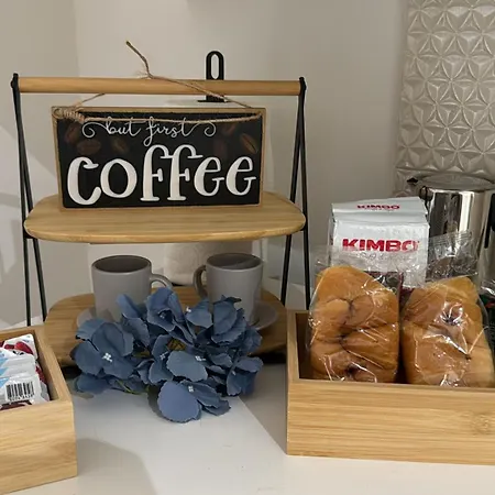 Parthenope House アパート *