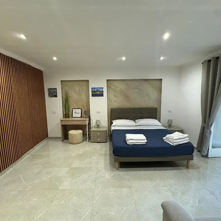 Parthenope House Апартаменты